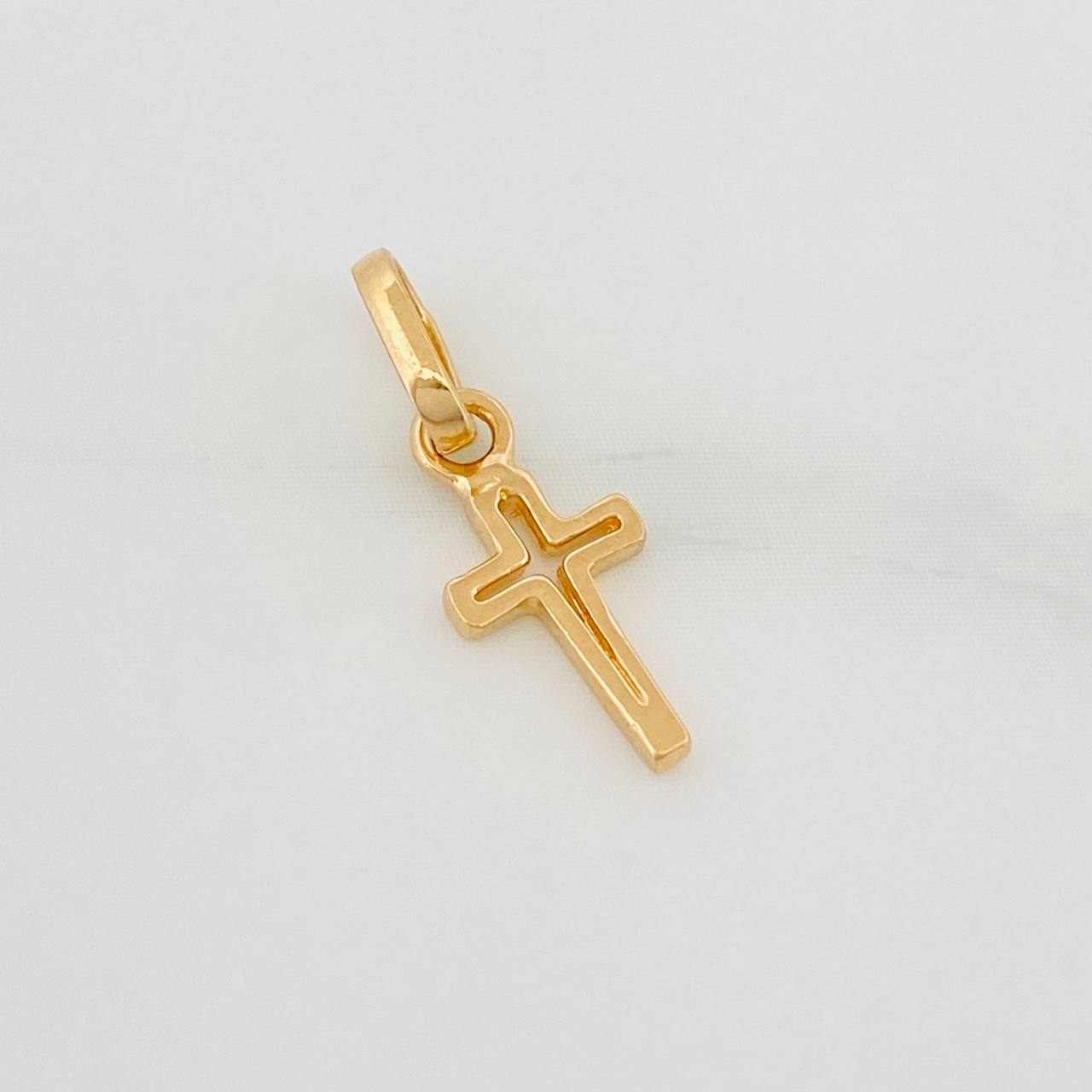 Dije Cruz 0.55 g / 3/4 in Oro Amarillo 18K