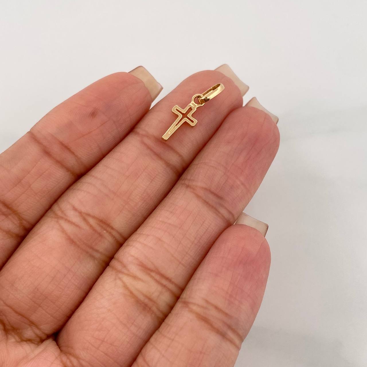 Dije Cruz 0.55 g / 3/4 in Oro Amarillo 18K