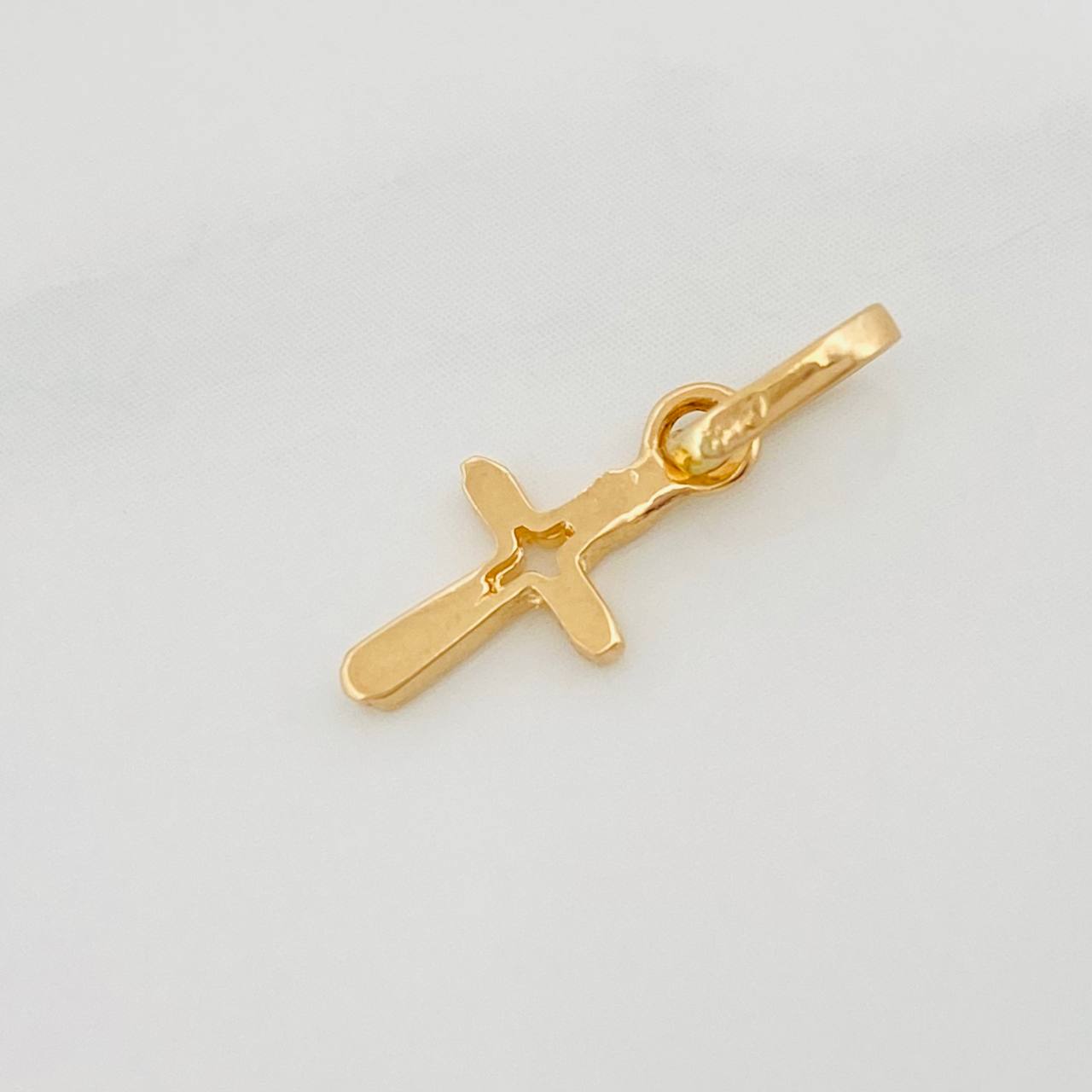 Dije Cruz Cristo 0.45 g / 1/2 in Oro Amarillo 18K