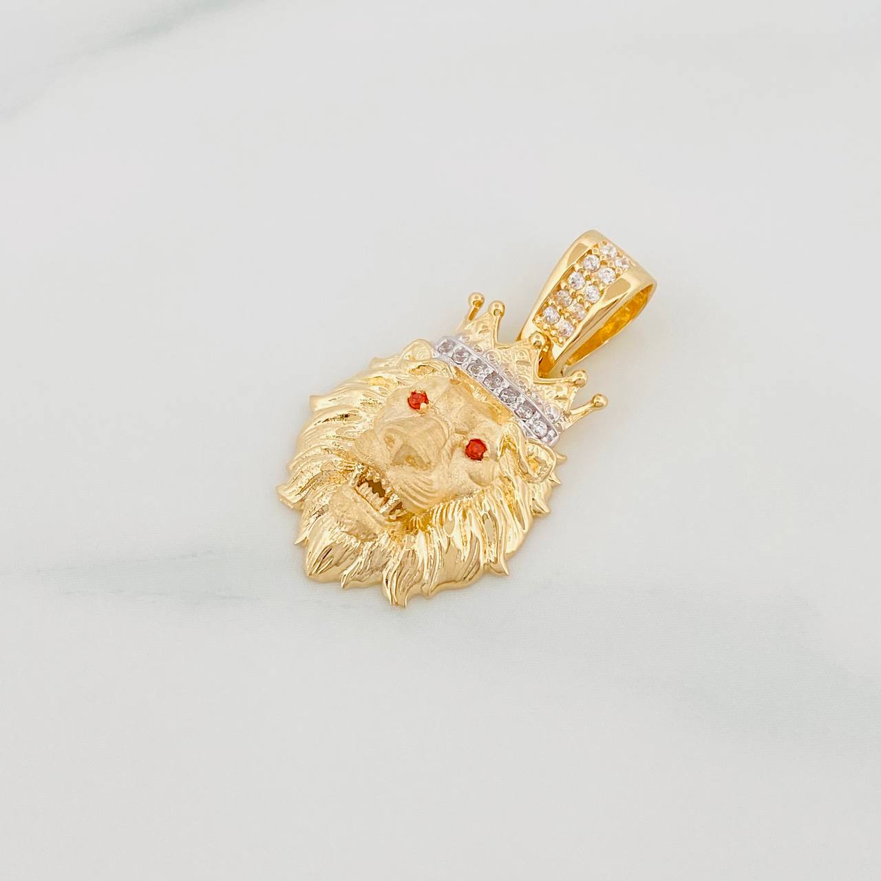 Dije Leon 3.35 g / 3/4 in Dos Oros Amarillo Blanco 18K