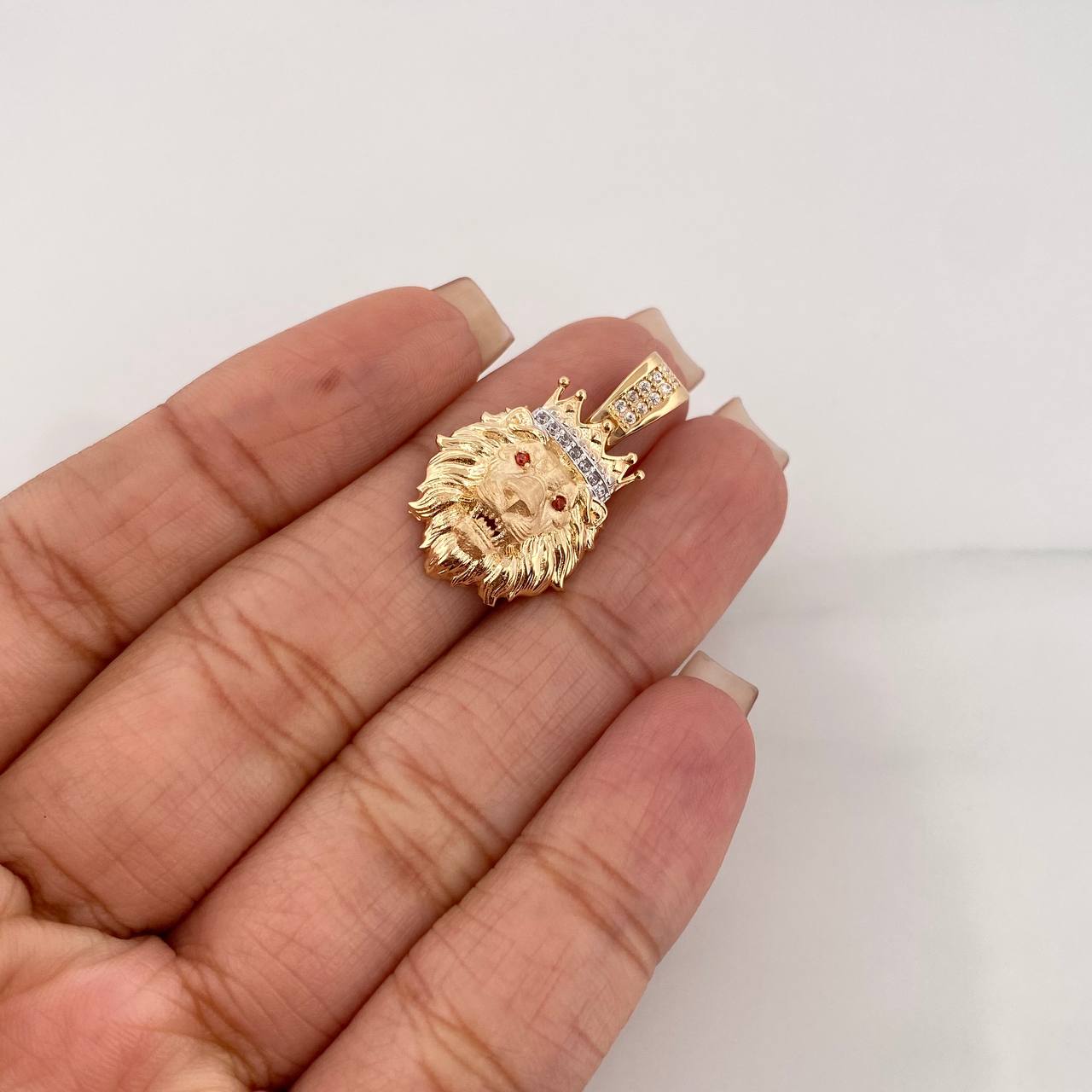 Dije Leon 3.35 g / 3/4 in Dos Oros Amarillo Blanco 18K