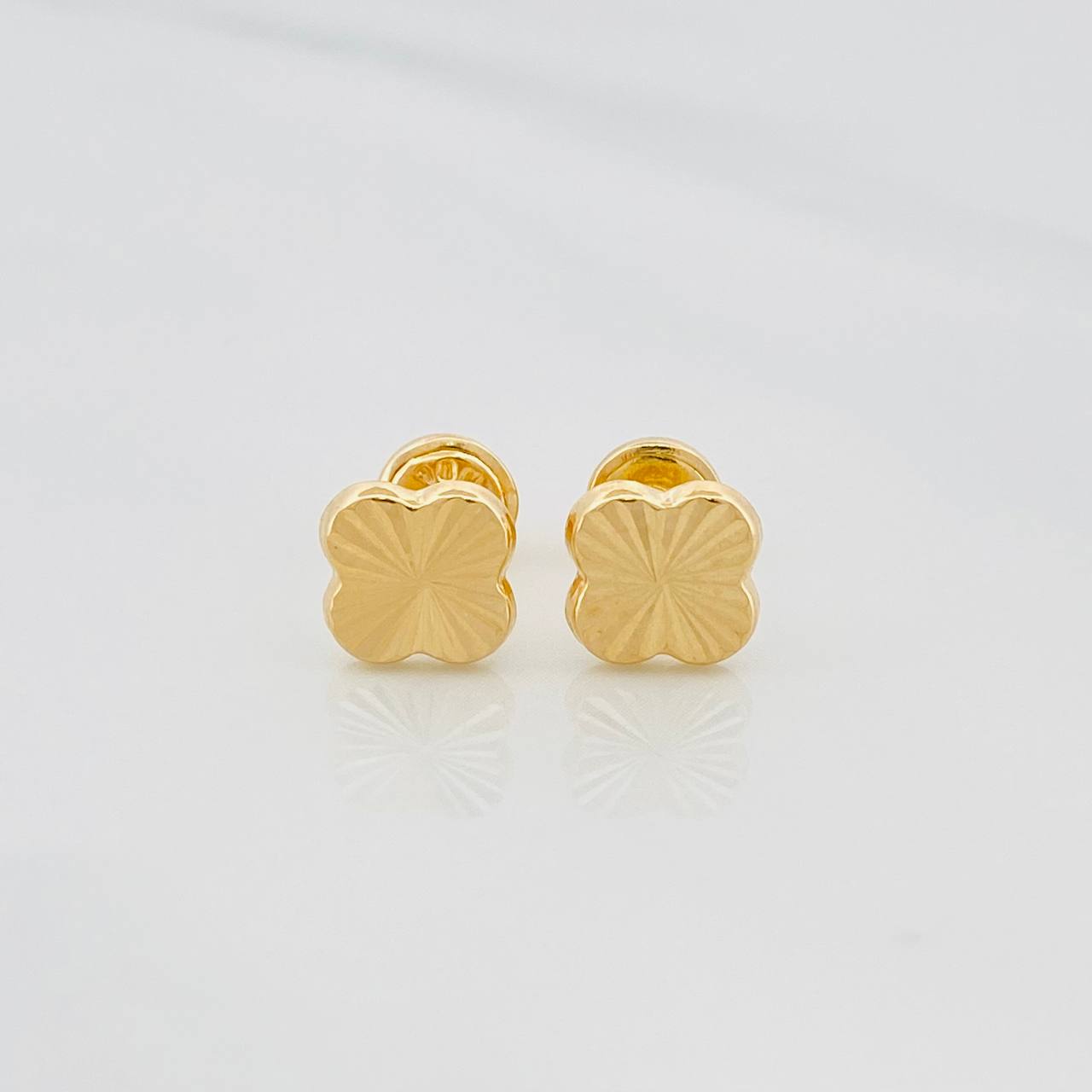 Topos Trebol 0.75 g / in / 8 mm Oro Amarillo 18K
