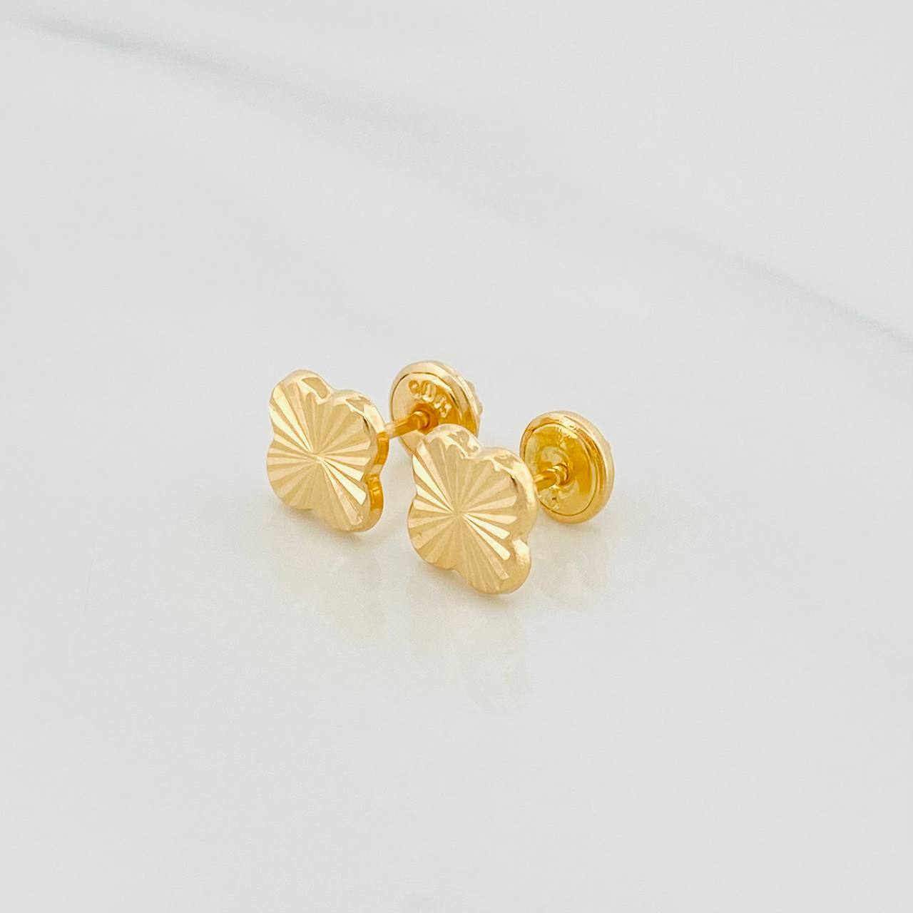 Topos Trebol 0.75 g / in / 8 mm Oro Amarillo 18K