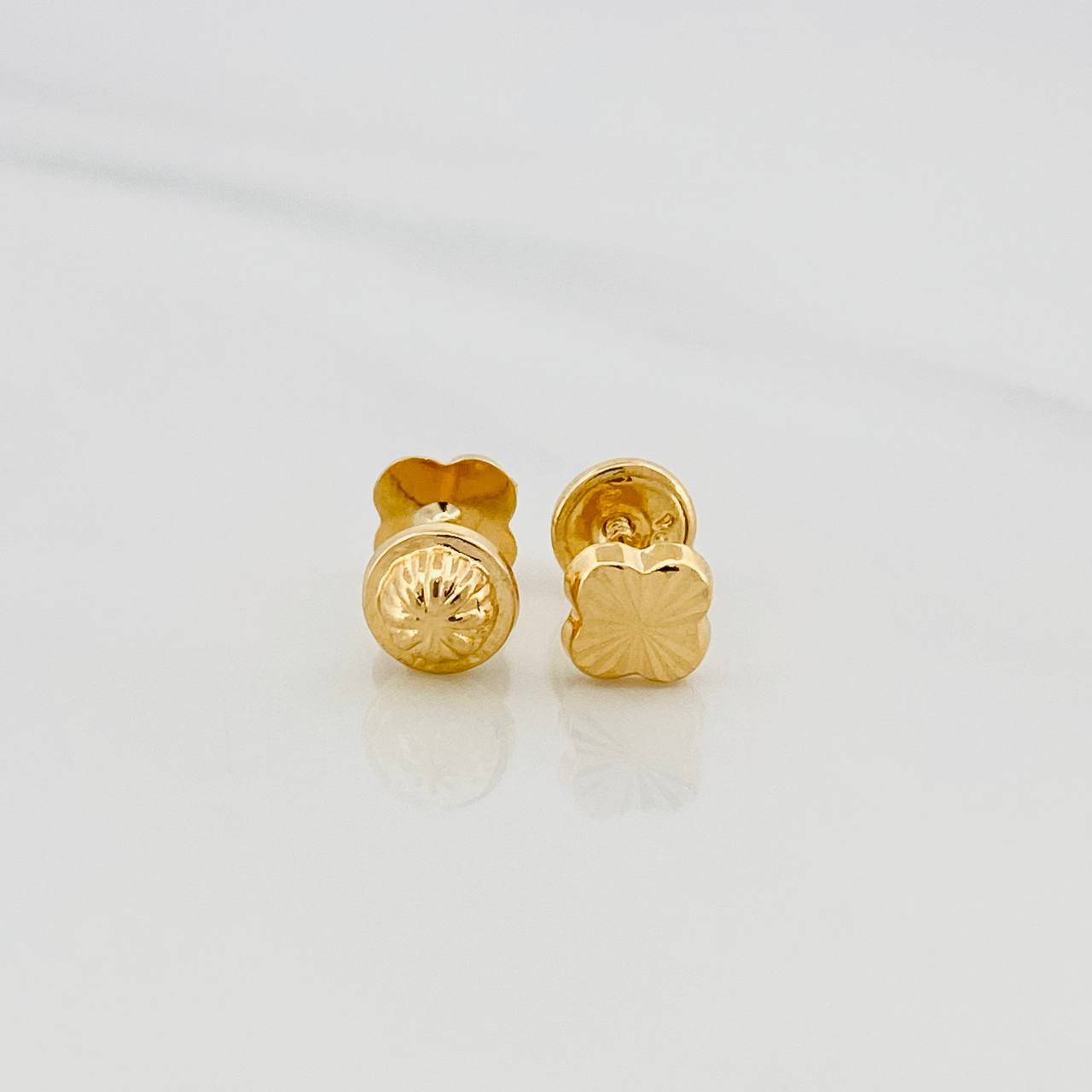 Topos Trebol 0.6 g / in / 5.3 mm Oro Amarillo 18K