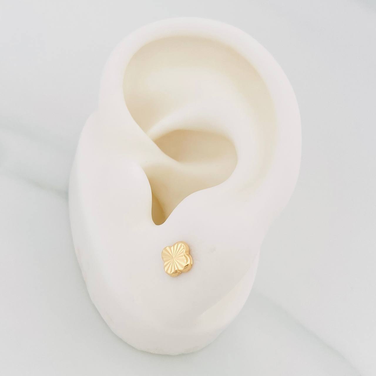 Topos Trebol 0.6 g / in / 5.3 mm Oro Amarillo 18K