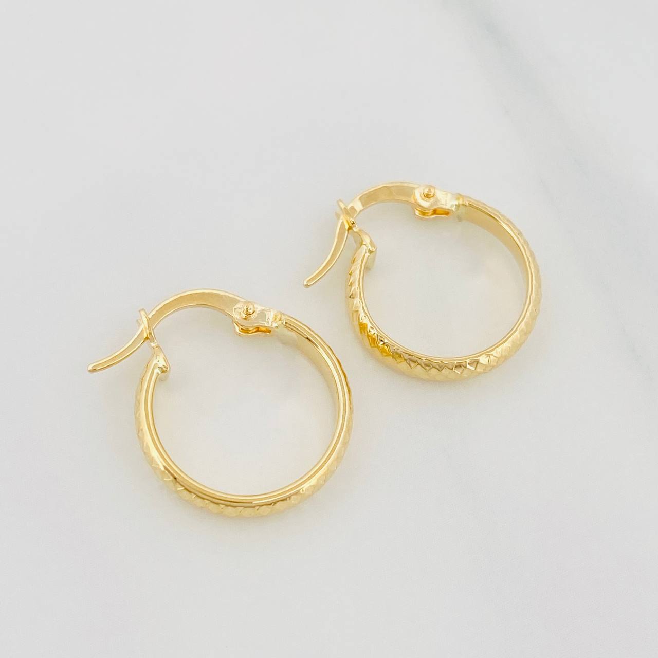 Candongas Kuki 1.3 g / 1/2 in Oro Amarillo 18K