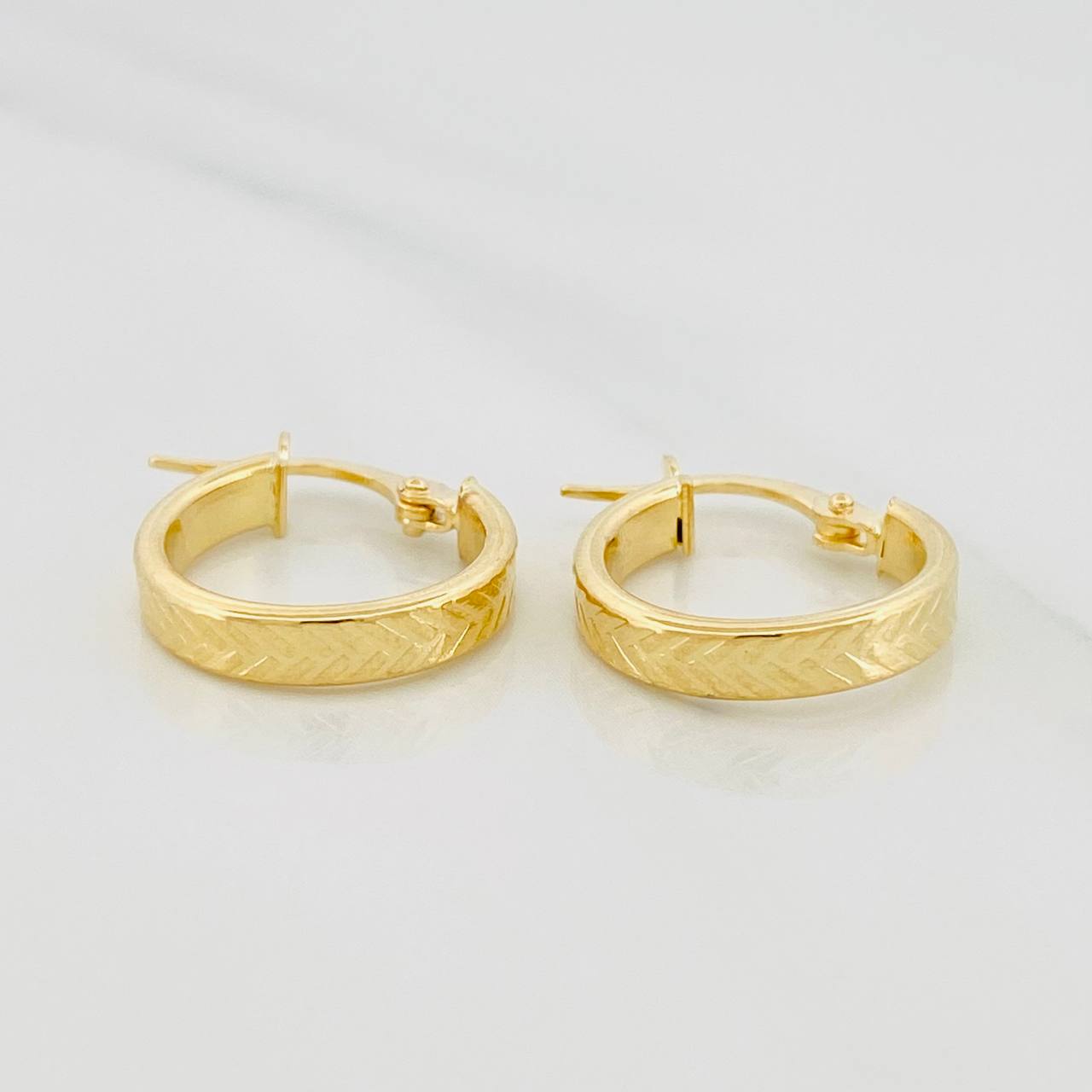 Candongas Kuki 1.6 g / 1/2 in Oro Amarillo 18K