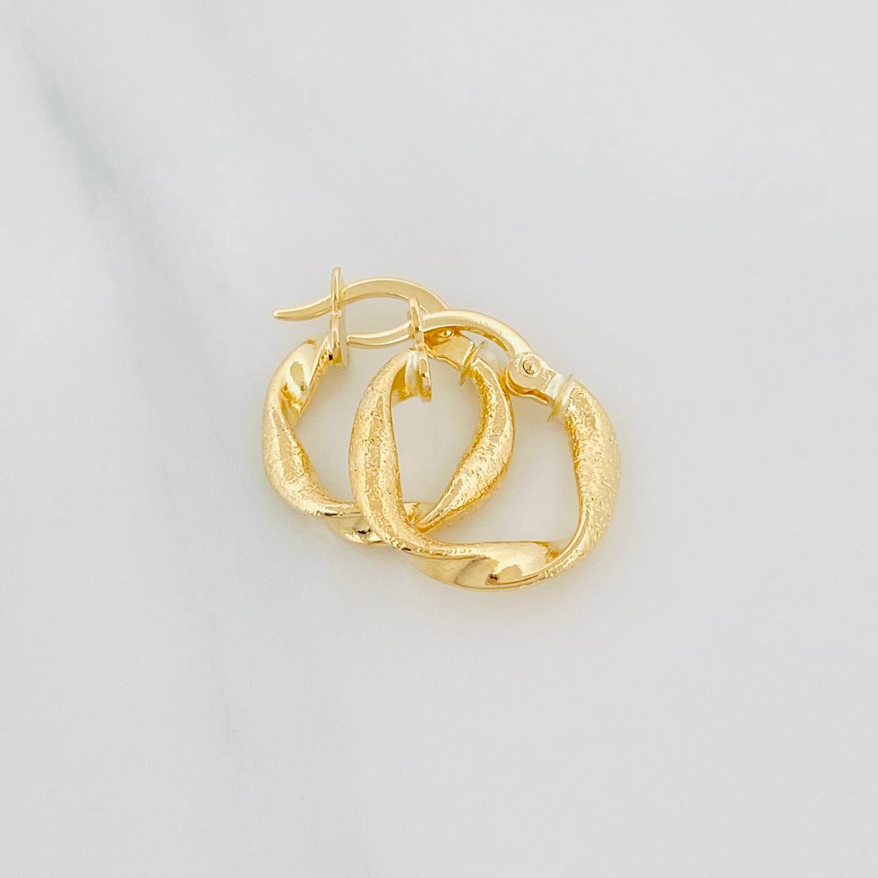 Hoop Earrings Nico 1.25 g / 3/4 in Yellow Gold 18K