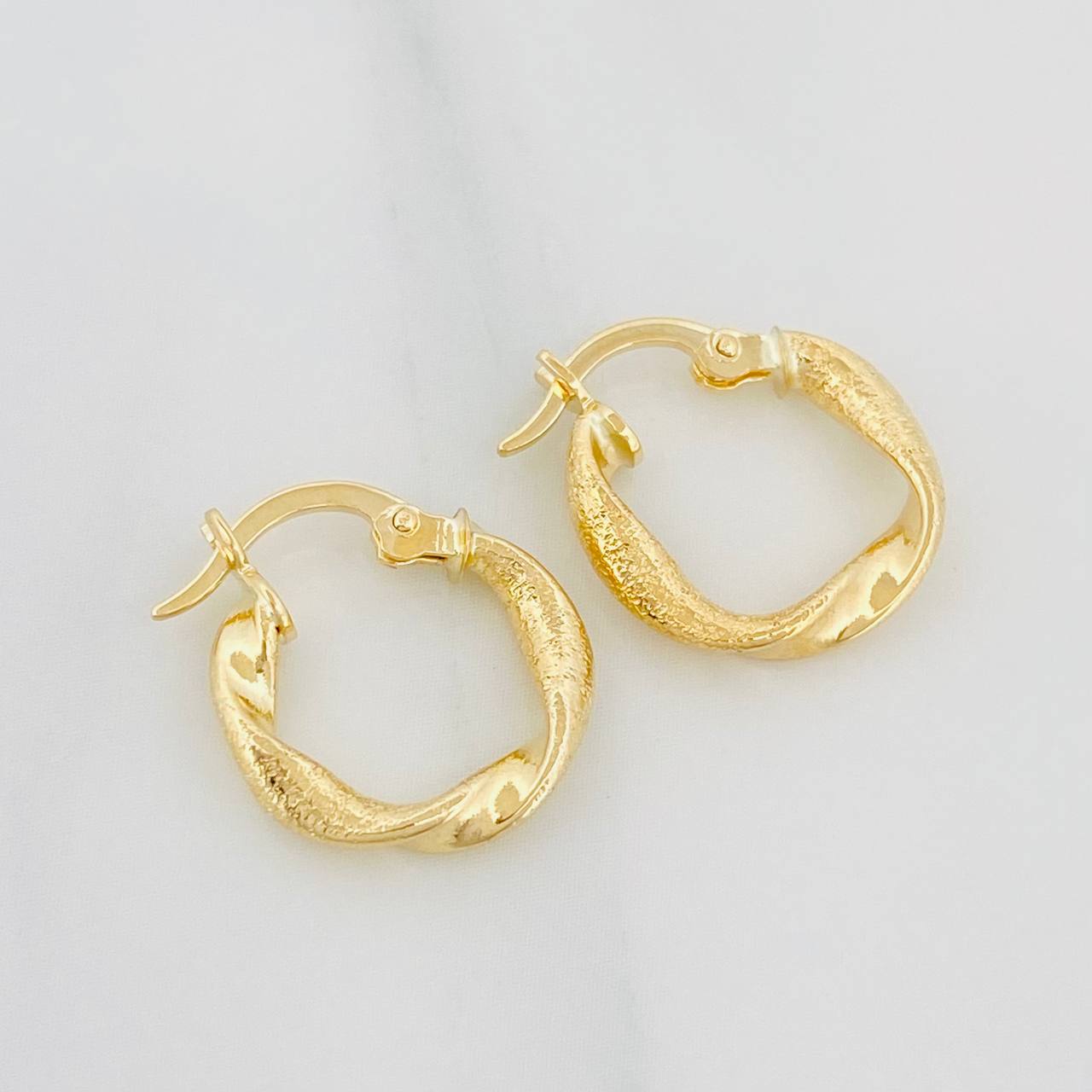 Hoop Earrings Nico 1.25 g / 3/4 in Yellow Gold 18K