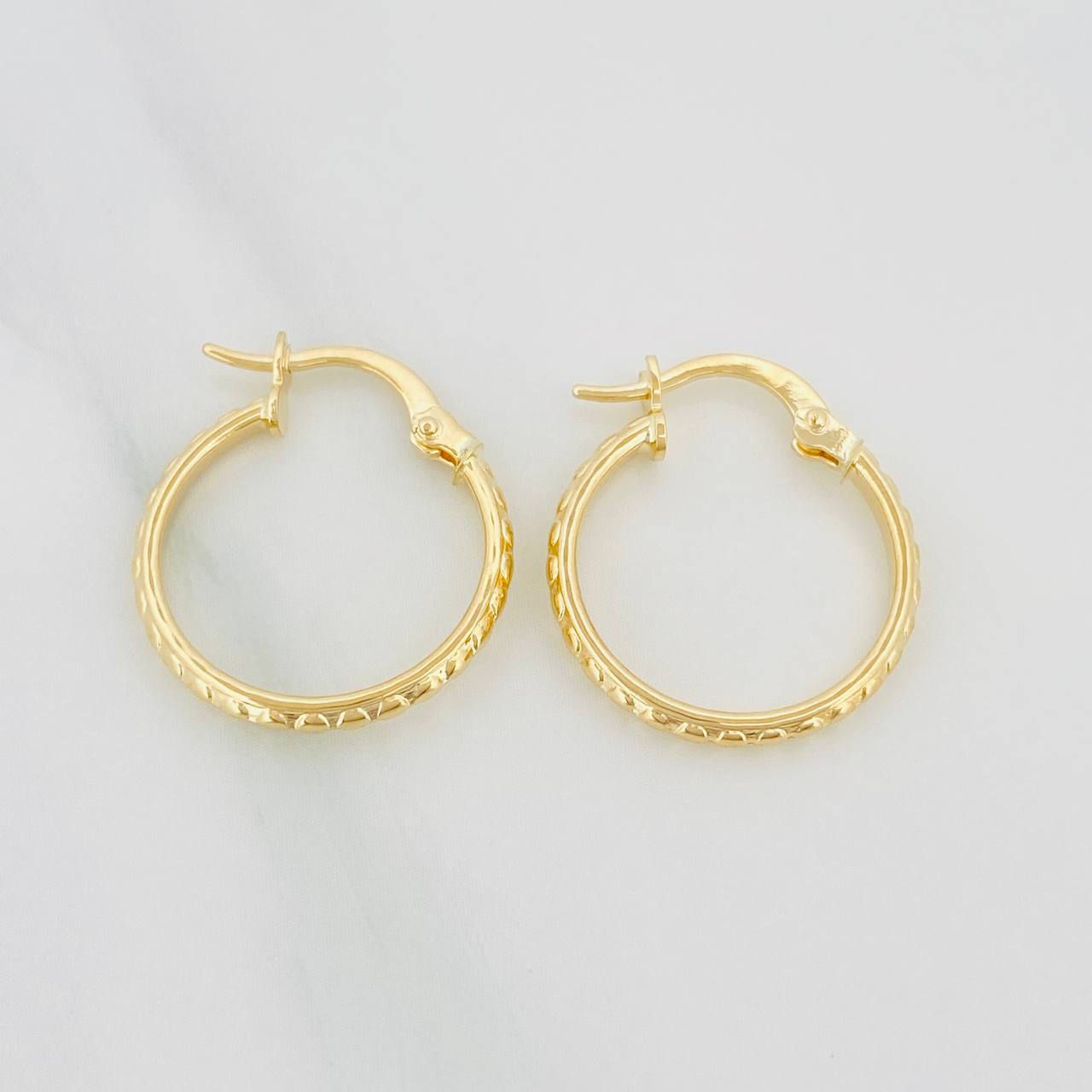 Candongas Lucero 1.2 g / 3/4 in Oro Amarillo 18K