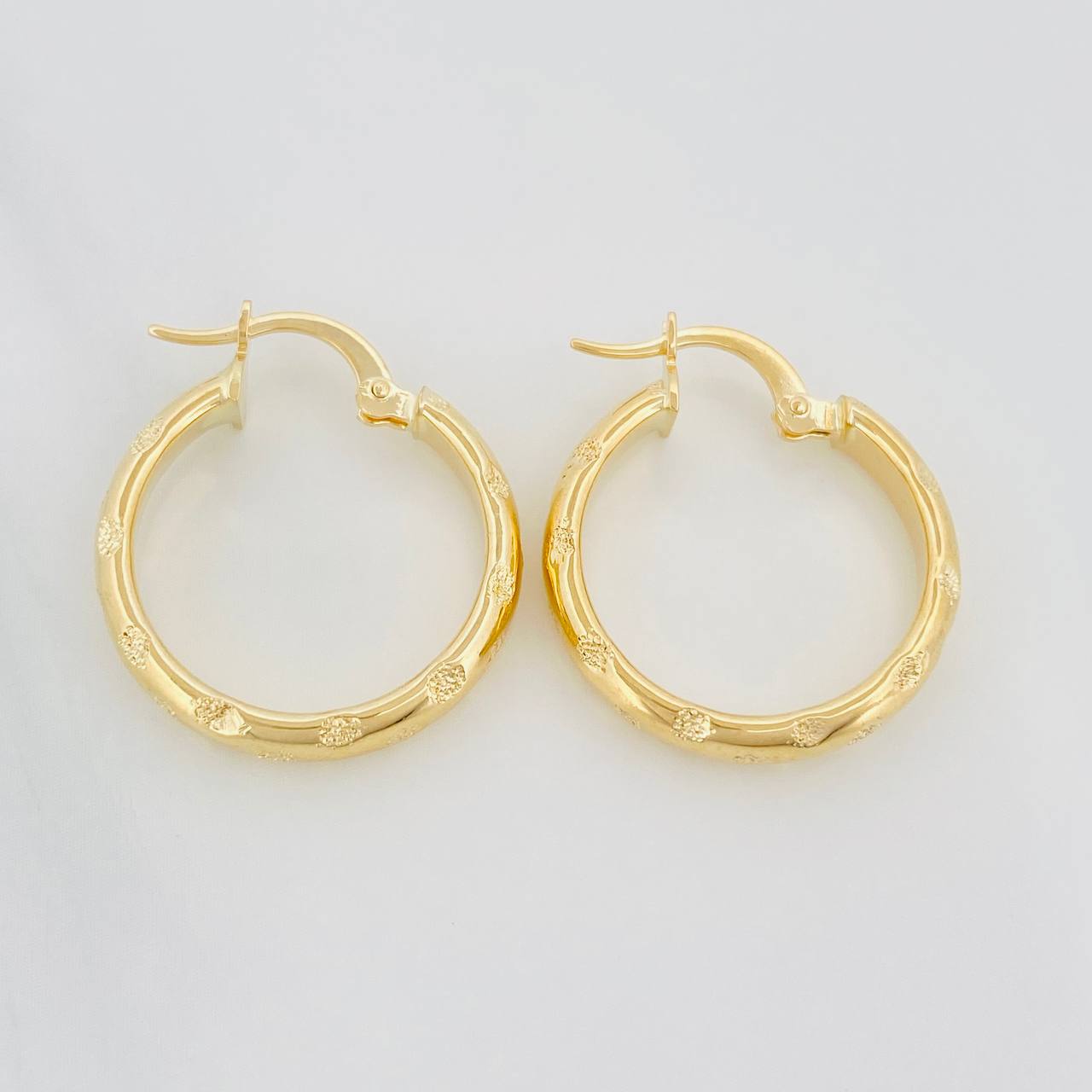 Candongas Lary 2.55 g / 3/4 in Oro Amarillo 18K