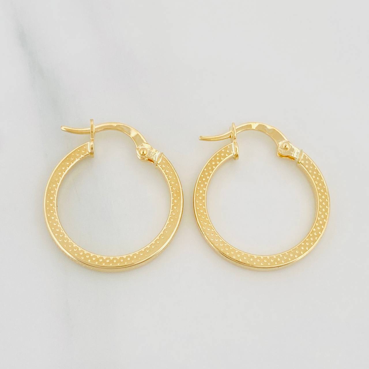 Candongas Vick 1.4 g / 3/4 in Oro Amarillo 18K