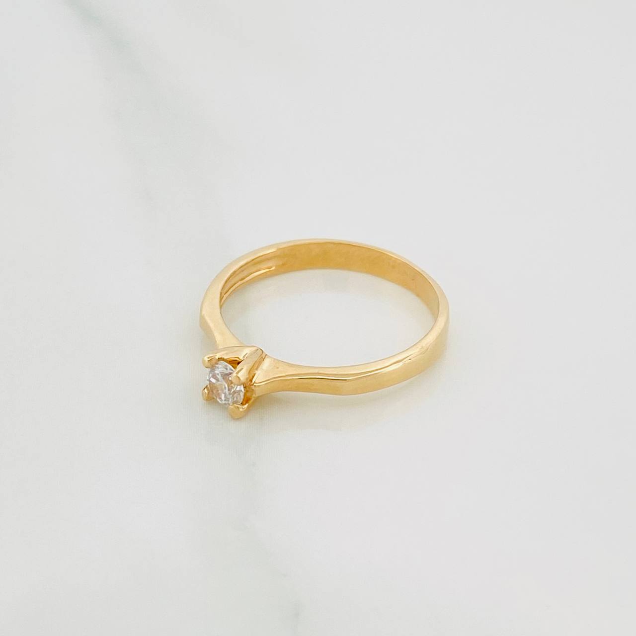 Anillo Solitario 2.05 g / T5 1/2 Oro Amarillo 18K