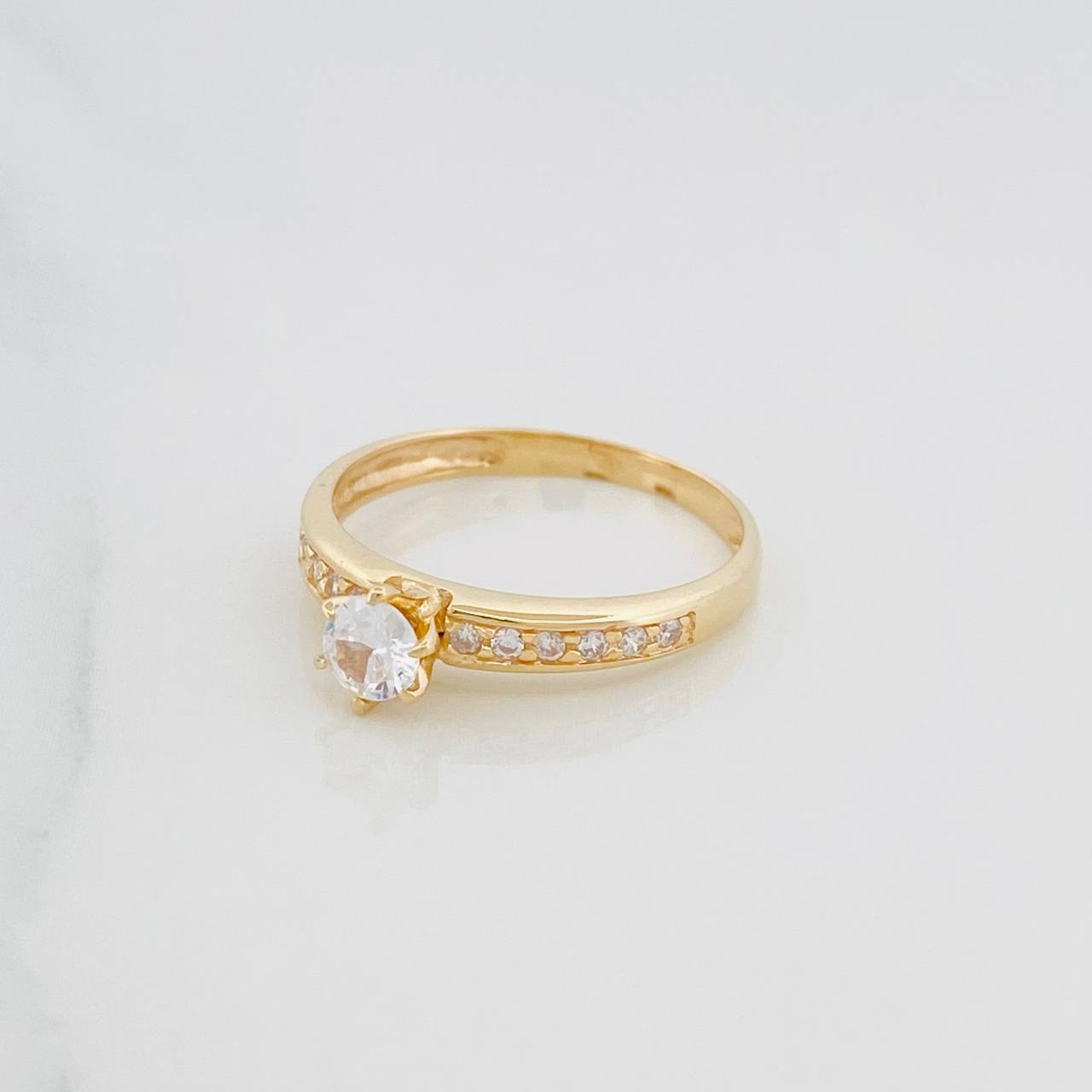 Anillo Solitario Churumbela 1.85 g / T6 Oro Amarillo 18K
