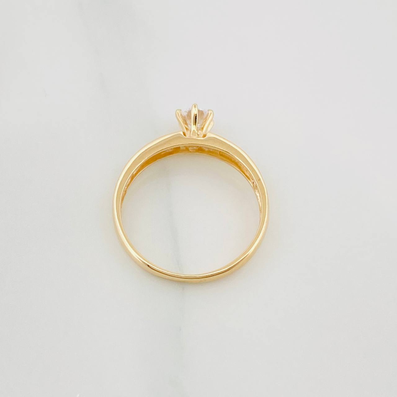 Anillo Solitario Churumbela 1.85 g / T6 Oro Amarillo 18K