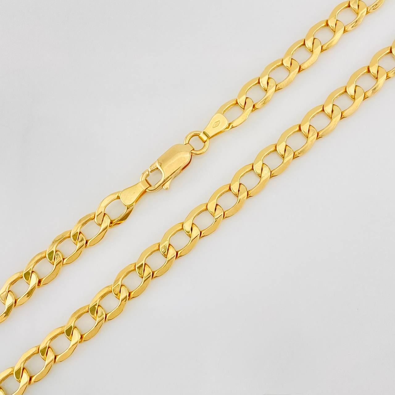Cadena Cubana 10.7g / 22 in / 5.29mm Oro Amarillo 18K