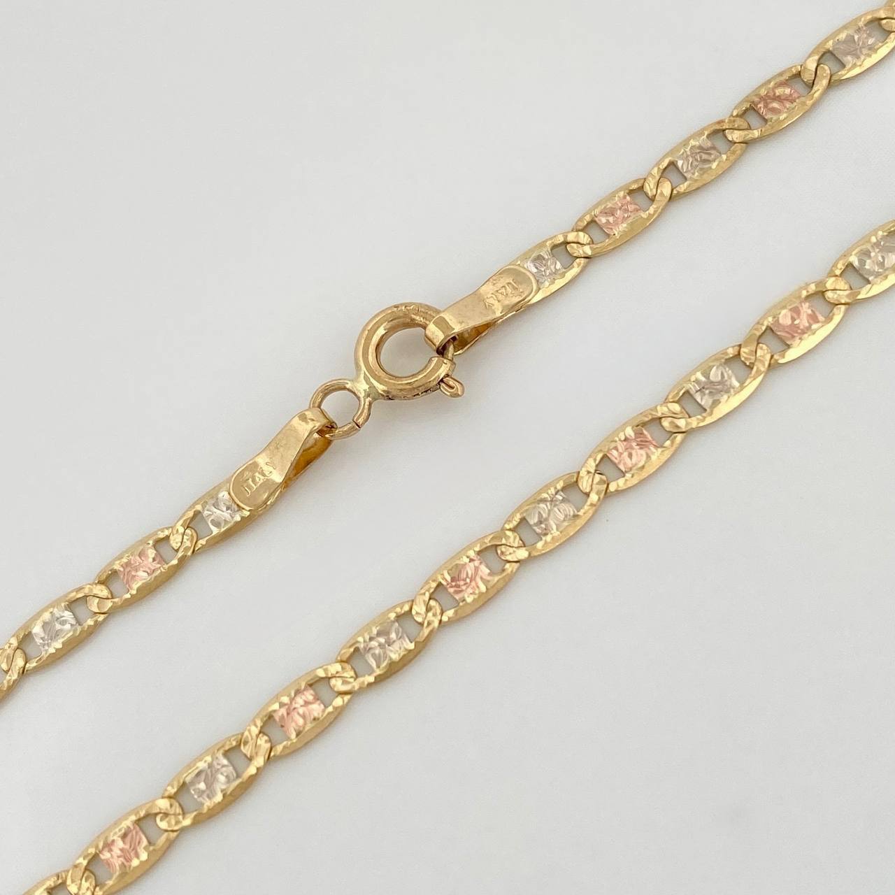 Flat Mariner Chain 6 g / 19 3/4 in / 2 mm 18K Three Golds