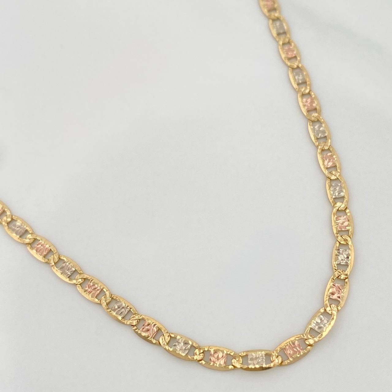 Flat Mariner Chain 6 g / 19 3/4 in / 2 mm 18K Three Golds
