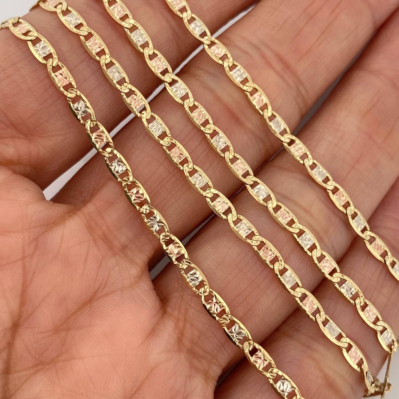 Flat Mariner Chain 6 g / 19 3/4 in / 2 mm 18K Three Golds