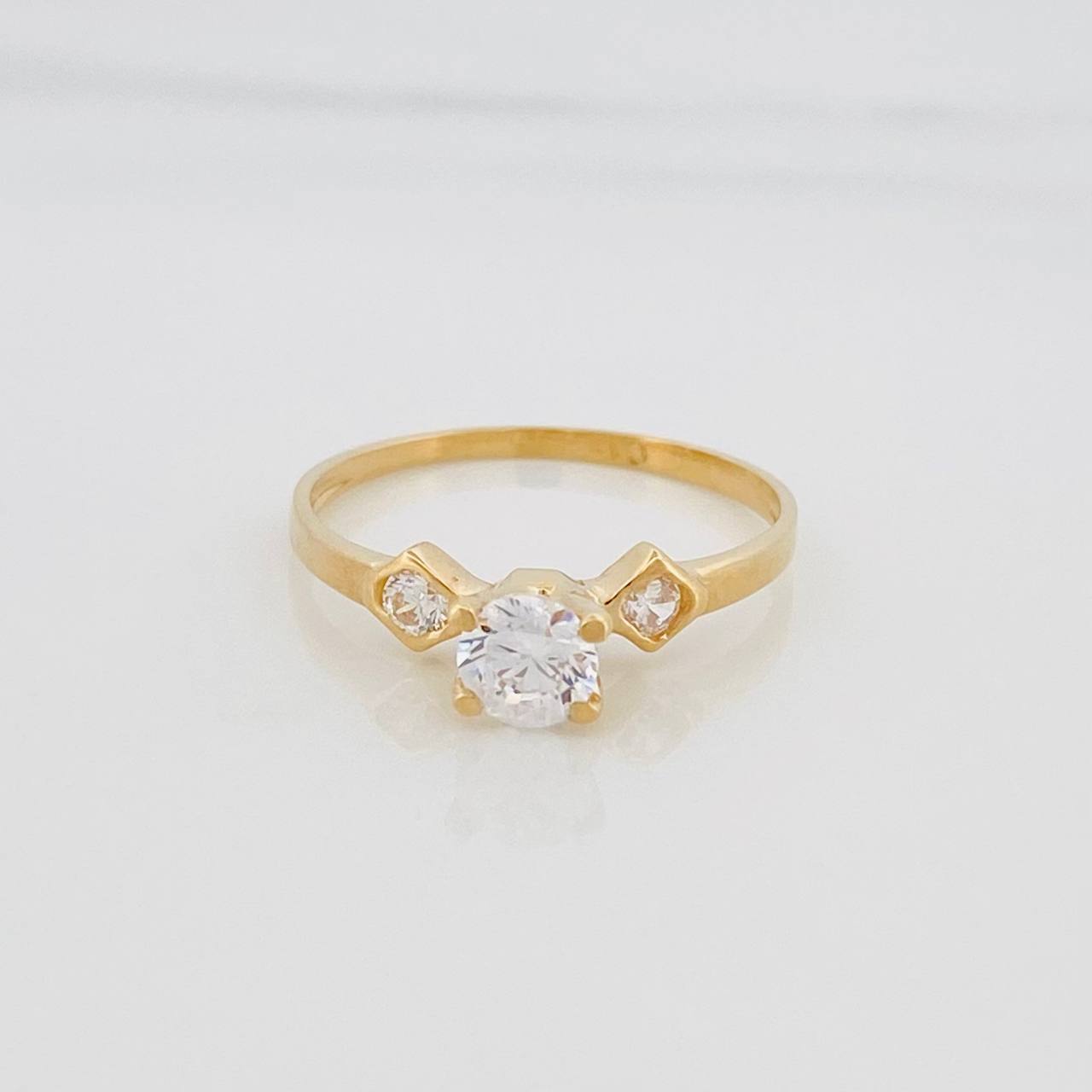 Anillo Solitario Trio 1.4 g / T5 3/4 Oro Amarillo 18K