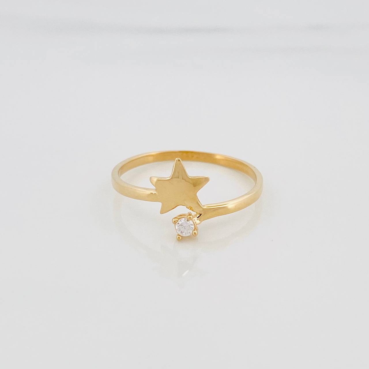 Star Ring 1.45 g / Size 7 1/4 Yellow Gold 18K
