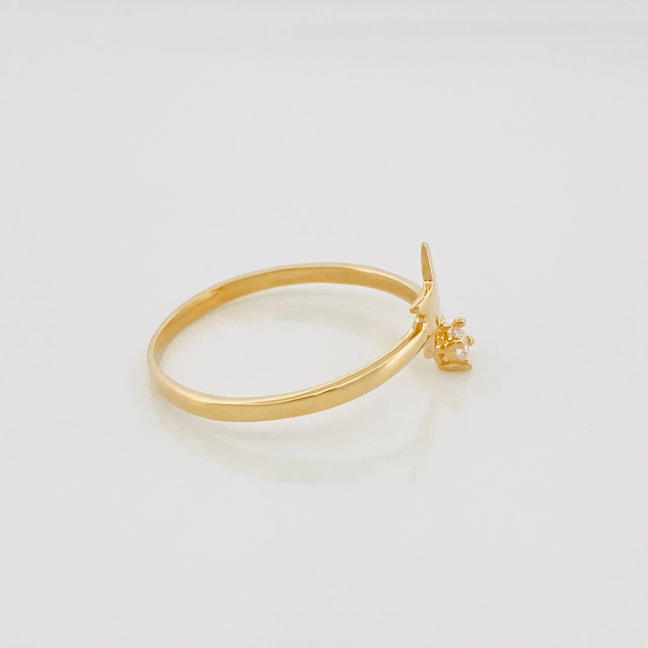 Star Ring 1.45 g / Size 7 1/4 Yellow Gold 18K