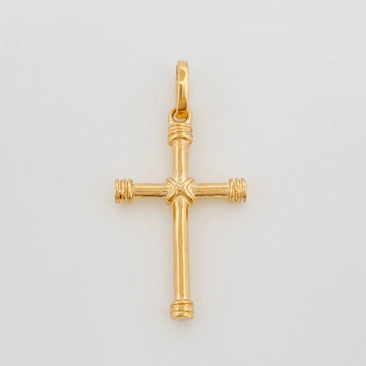 Dije Cruz 1.7 g / 1 1/4 in Oro Amarillo 18K