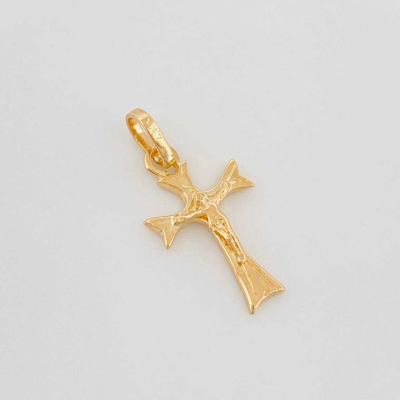 Dije Cruz Cristo 0.8 g / 1 in Oro Amarillo 18K