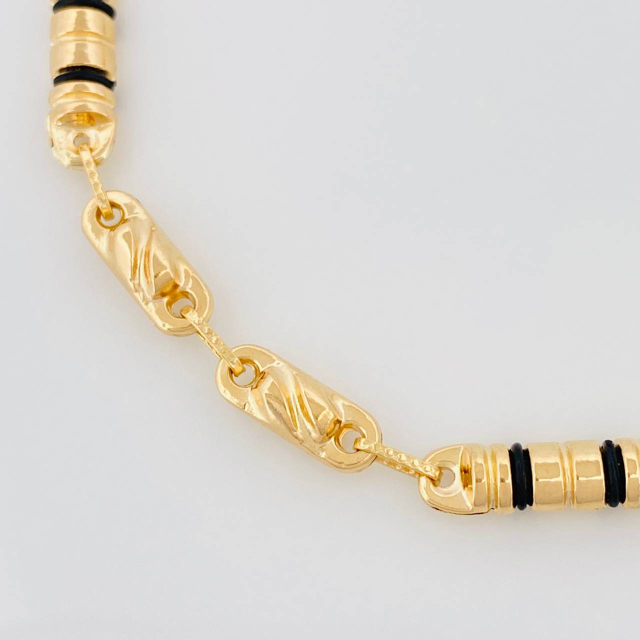 Pulso Rustico 6.05 g / 8 1/4 in / 5 mm Oro Amarillo 18K