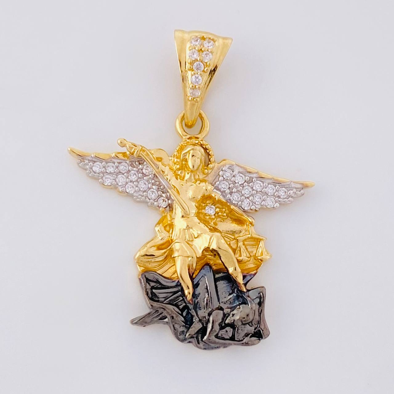 Dije San Miguel Arcangel 4.25g / 1 1/4 in Oro Amarillo 18K