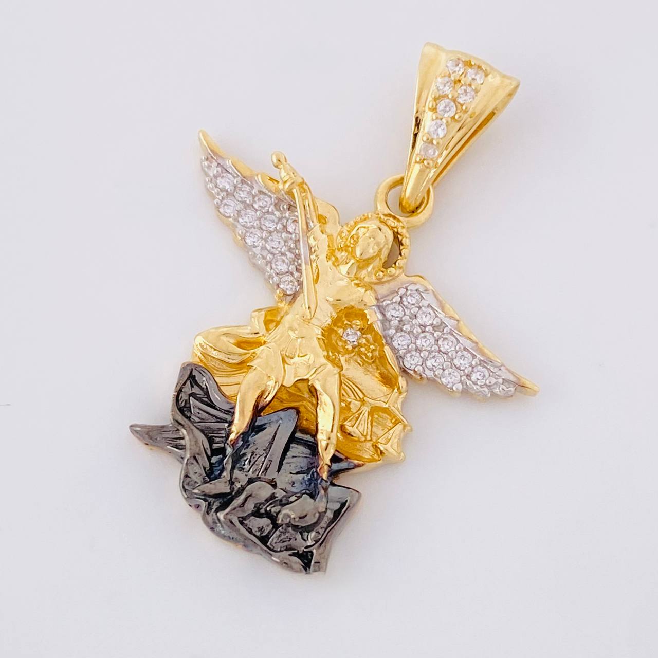 Dije San Miguel Arcangel 4.25g / 1 1/4 in Oro Amarillo 18K