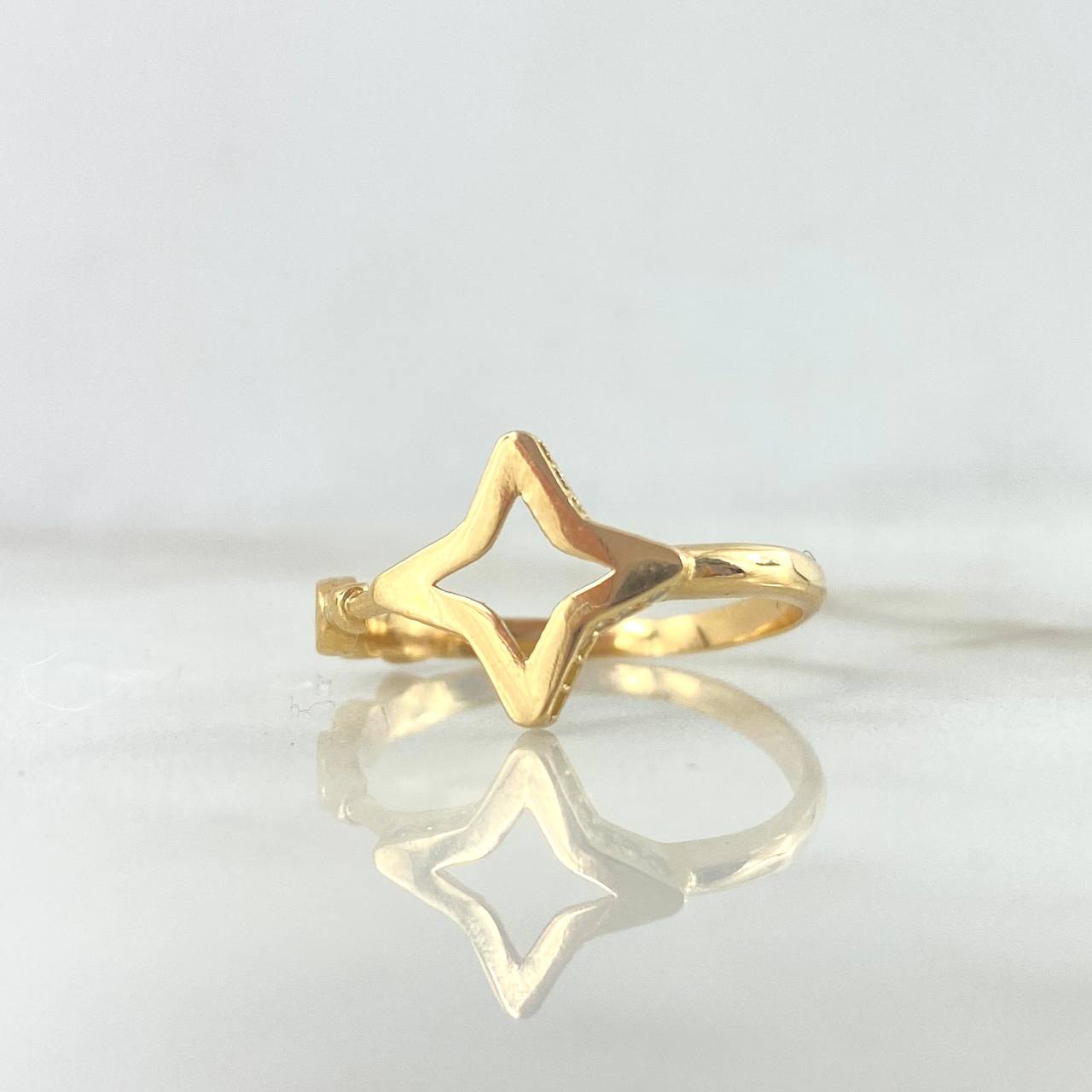 Star Ring Dots 2.35gr / Size 7 1/2 / White Zircons Yellow Gold