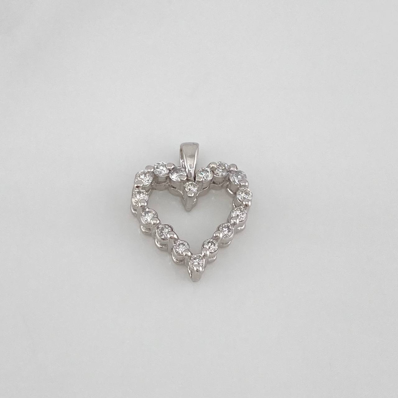Dije Corazon 1.4 g / 1/2 in Oro Blanco 18K