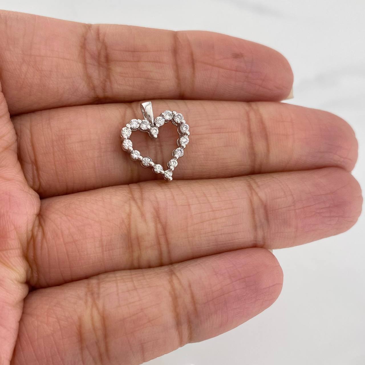 Dije Corazon 1.4 g / 1/2 in Oro Blanco 18K