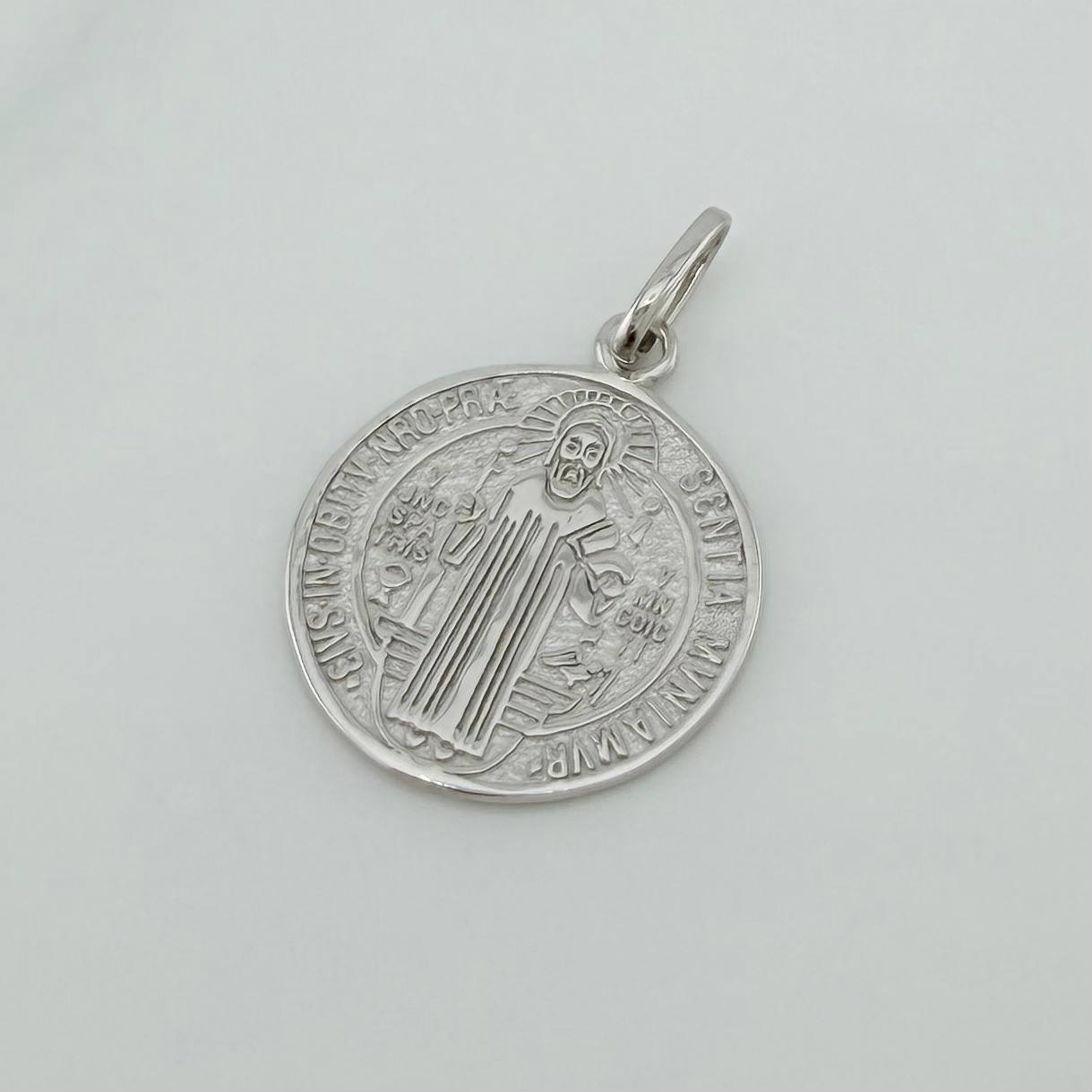 Saint Benedict Pendant 2.45 g / 1 in 18K White Gold
