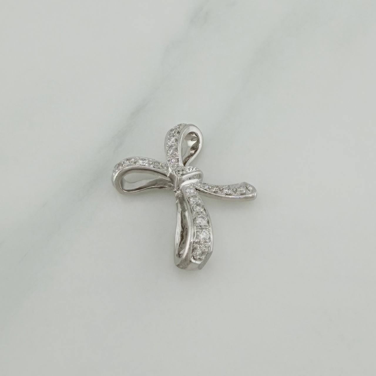 Bow Pendant 2.35 g / 3/4 in 18K White Gold