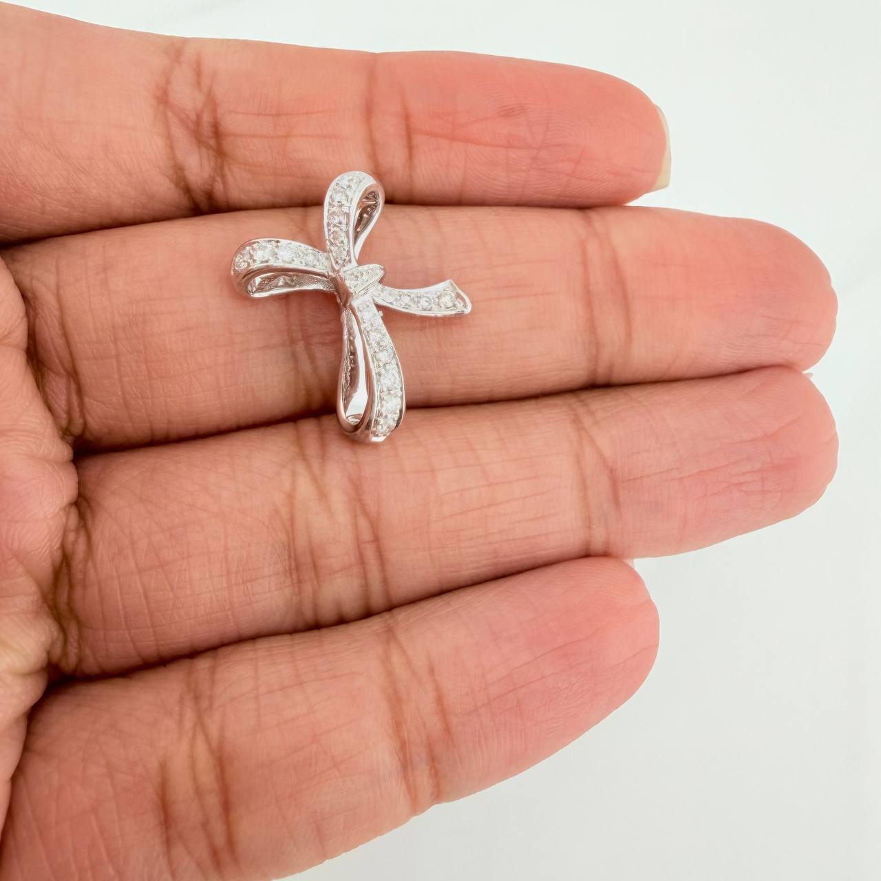 Bow Pendant 2.35 g / 3/4 in 18K White Gold