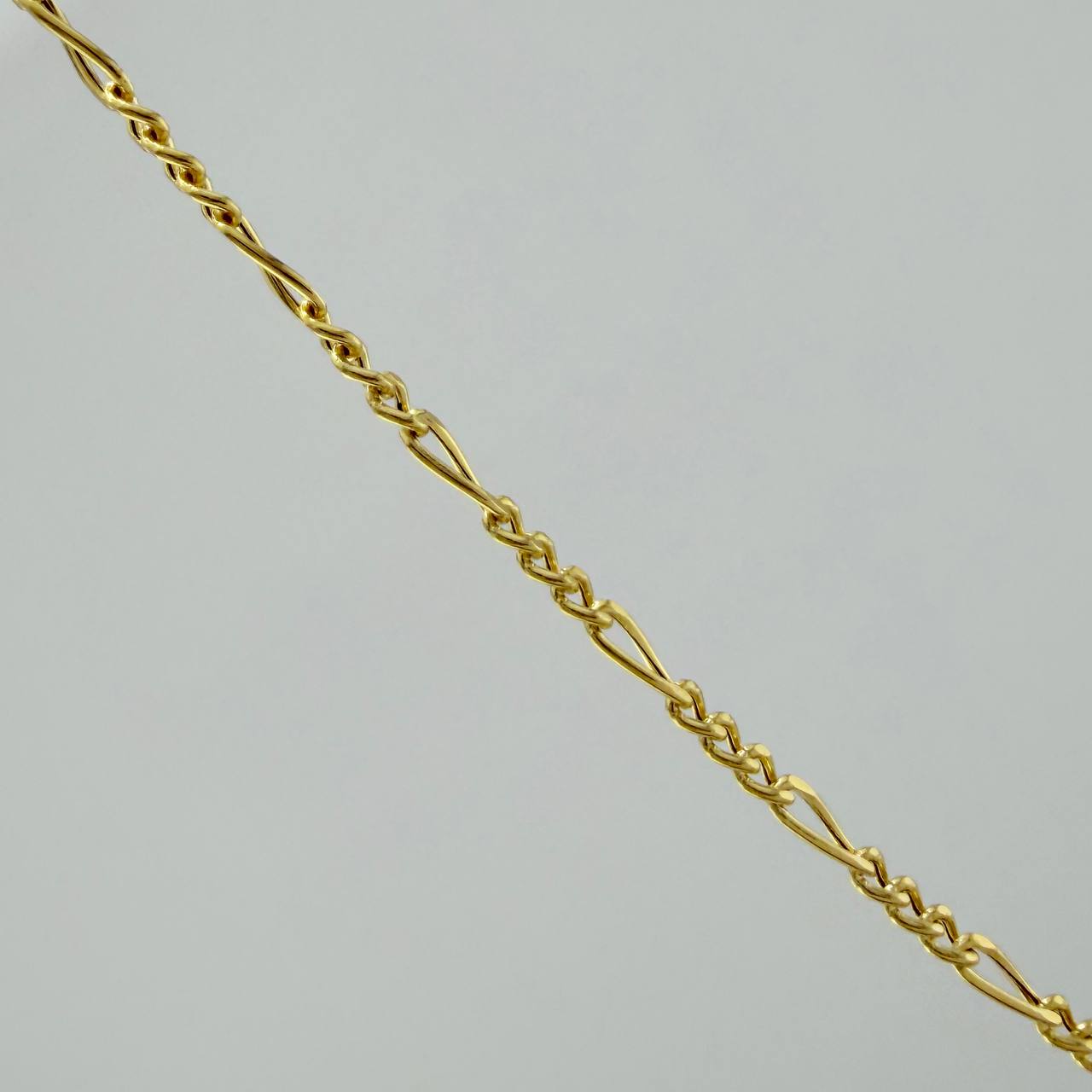 Cadena Figaro 3.1 g / 19 3/4 in / 2.26 mm Oro Amarillo 18K