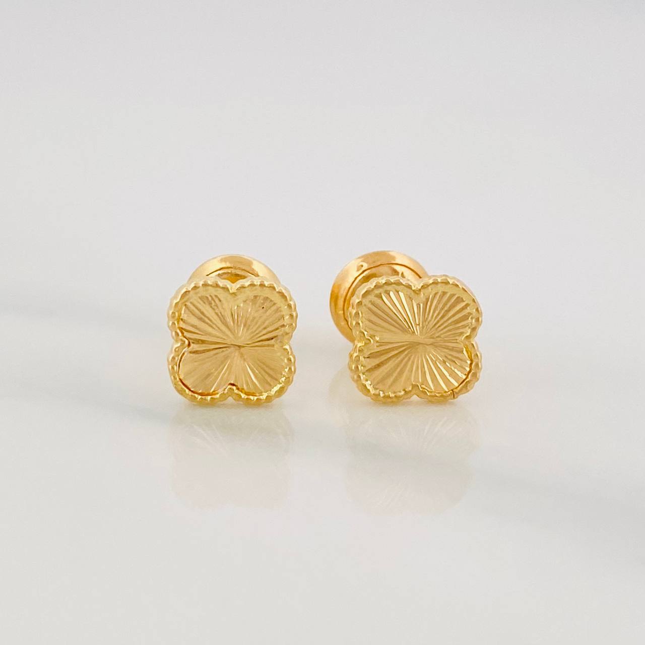 Topos Trebol 1.05g / in / 6.3mm Oro Amarillo 18K
