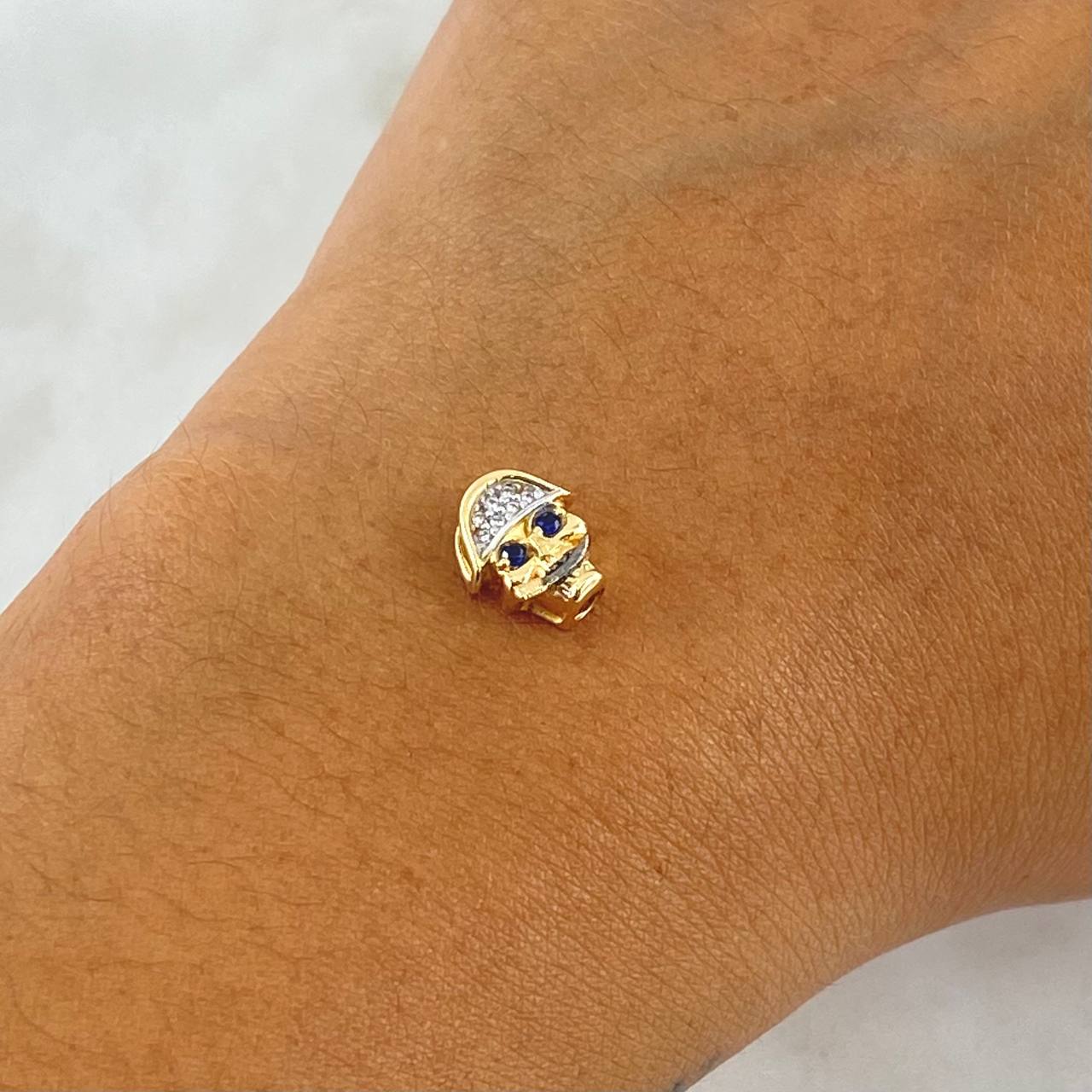Herraje Calavera De Pirata 1.1gr / 1cm / Circones Blancos Y Azul Oro Amarillo 18K ©