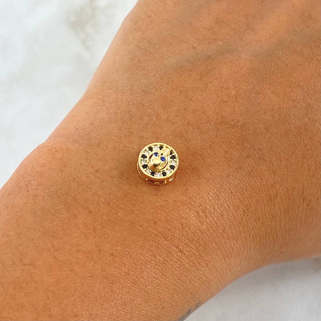 Charm Skull In Hoop 1.05gr / 1cm / White Zircons. Black And Blue 18K Yellow Gold ©