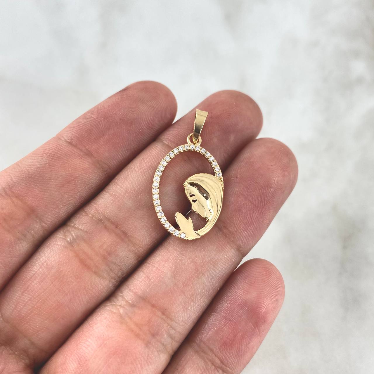 Pendant Virgin Mary 1.4gr / 2.8cm / Oval Silhouette White Zirconia Yellow Gold