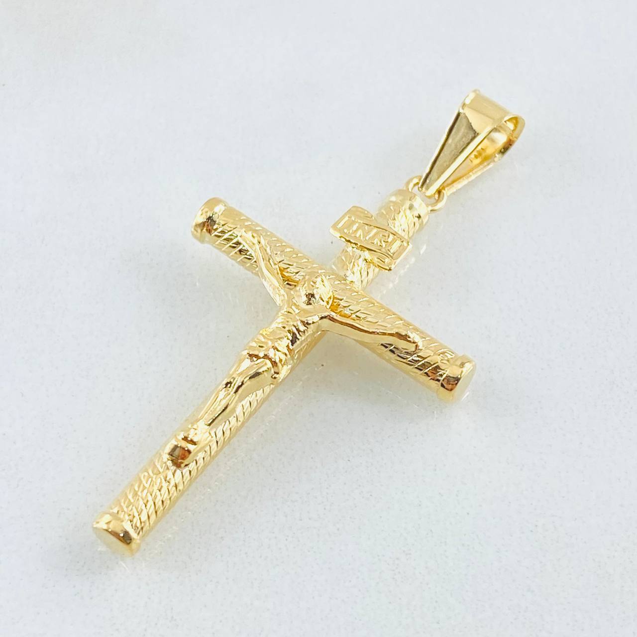 Pendant Cross Christ 1.7gr / 1.8in / 18K Gold