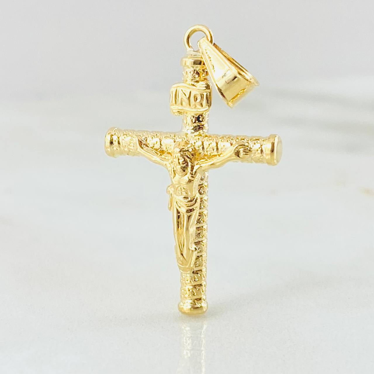 Dije Cruz Cristo 1.3gr / 1 1/2 in / Oro Amarillo 18K ©
