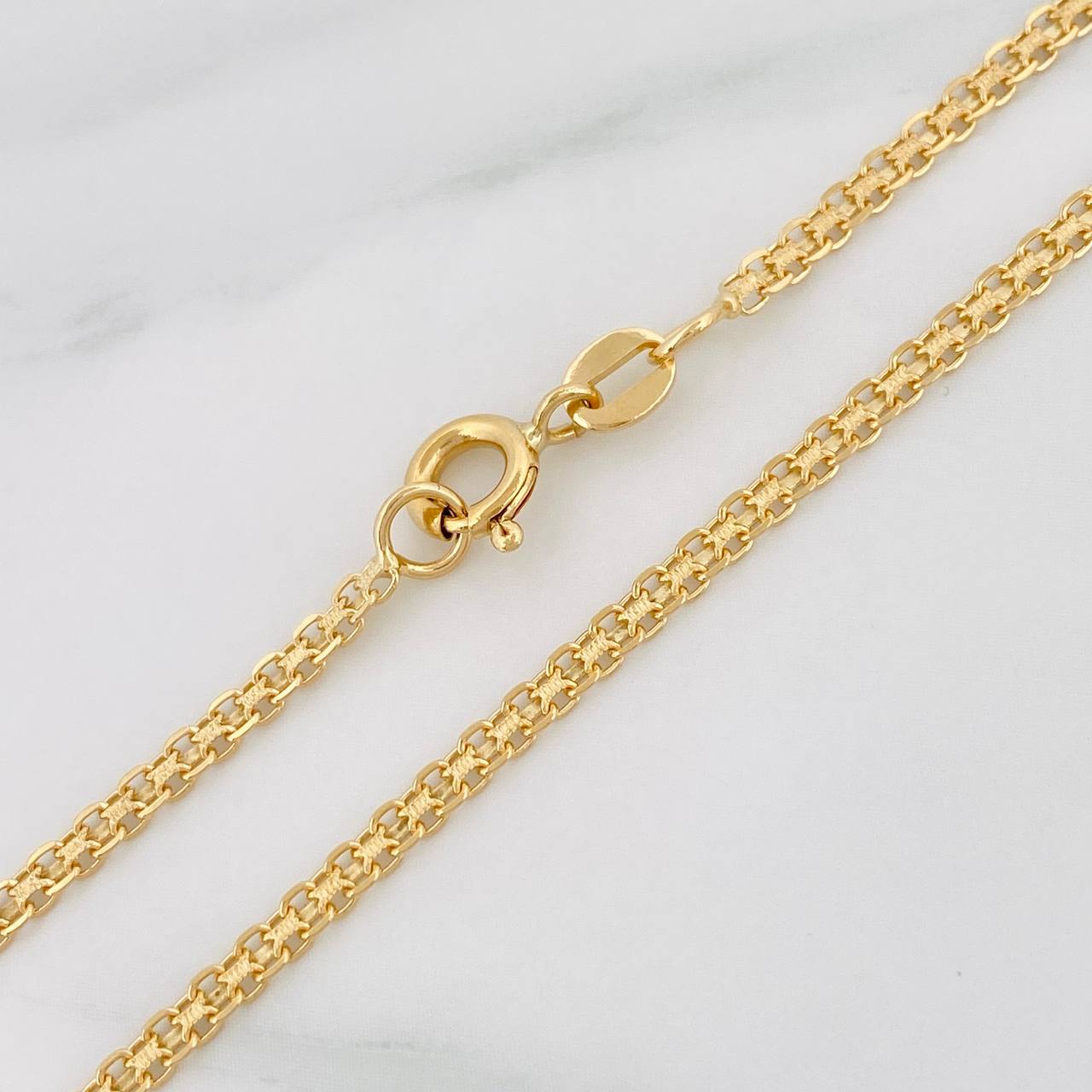 Cadena China 5.4g / 18 in / 2.3mm Oro Amarillo 18K