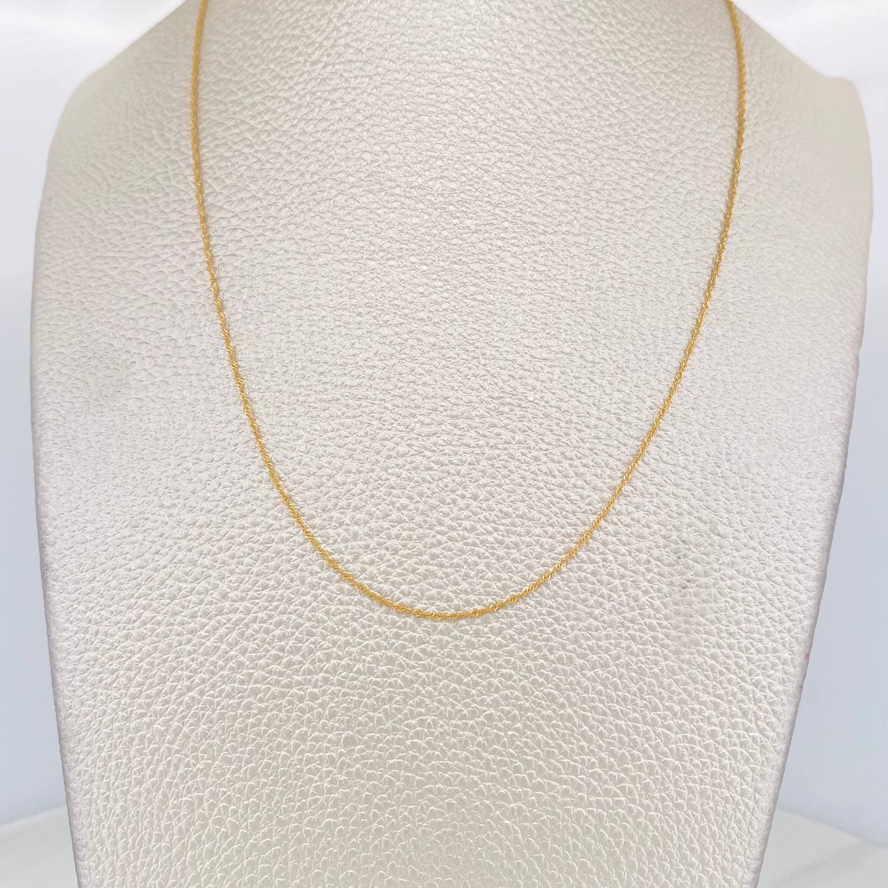 Singapore Chain 0.85g / 20 in / 0.8mm Yellow Gold 18K