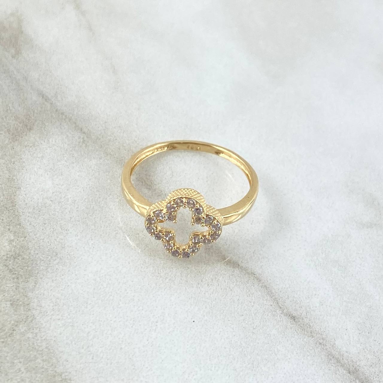 Silhouette Clover Ring 2.1gr / Size 8 1/4 / White Zircons 18K Yellow Gold