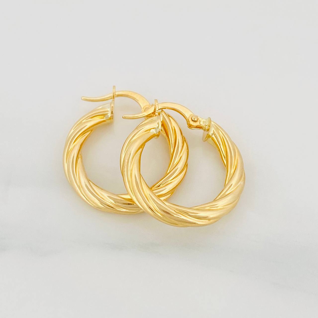 Candongas Mary 2.7g / 3/4 in Oro Amarillo 18K