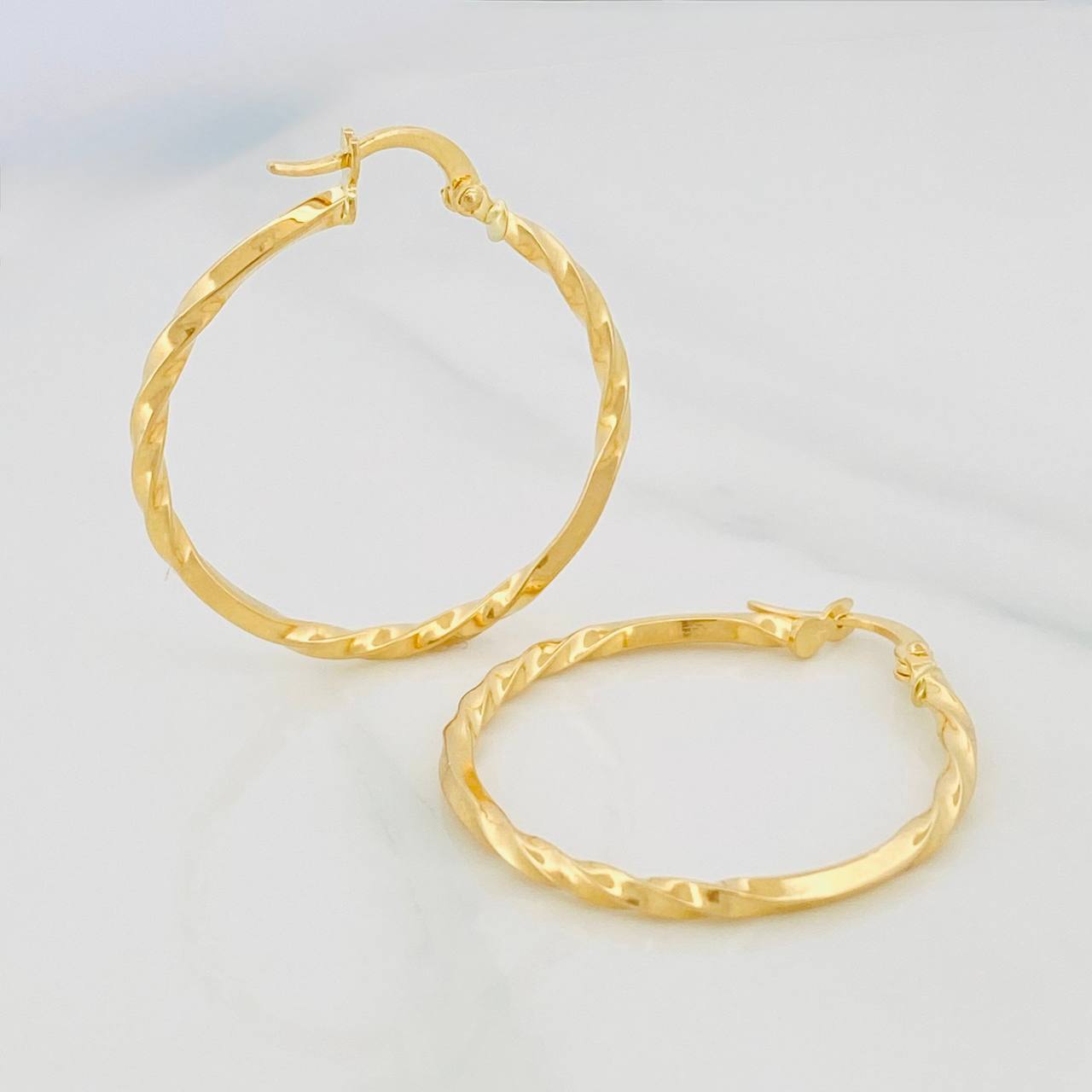 Hoop Earrings Megan 1.65g / 1 1/4 in Yellow Gold 18K