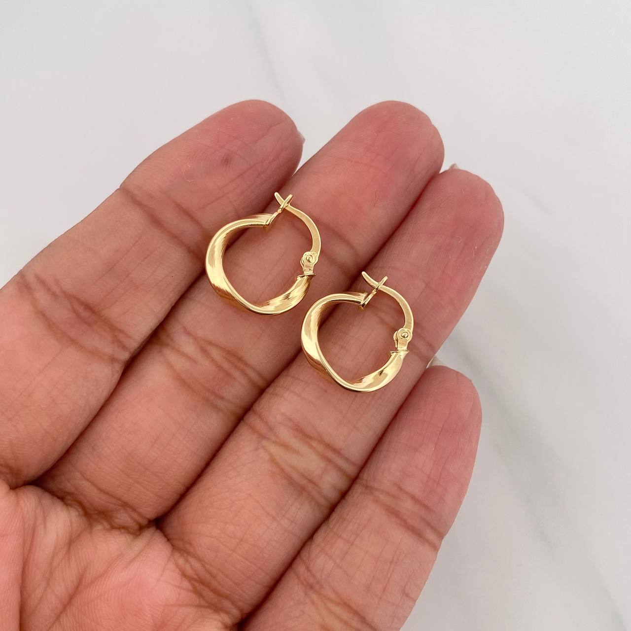 Hoop Earrings Bridget 1.05g / 3/4 in Yellow Gold 18K